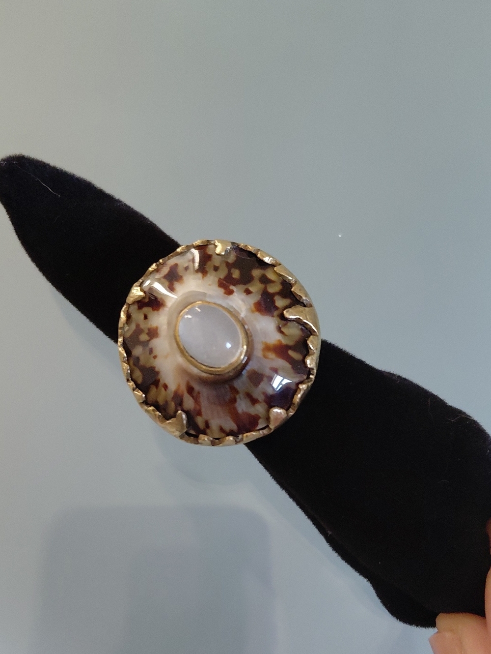 Vintage Kara for The Cove Atlantis Brass Shell Statement Cocktail Ring Size 7